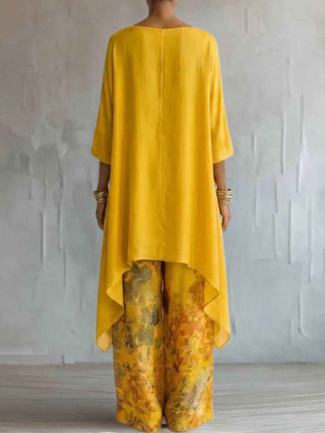 Gunilla | Flytande asymmetriskt blommigt set